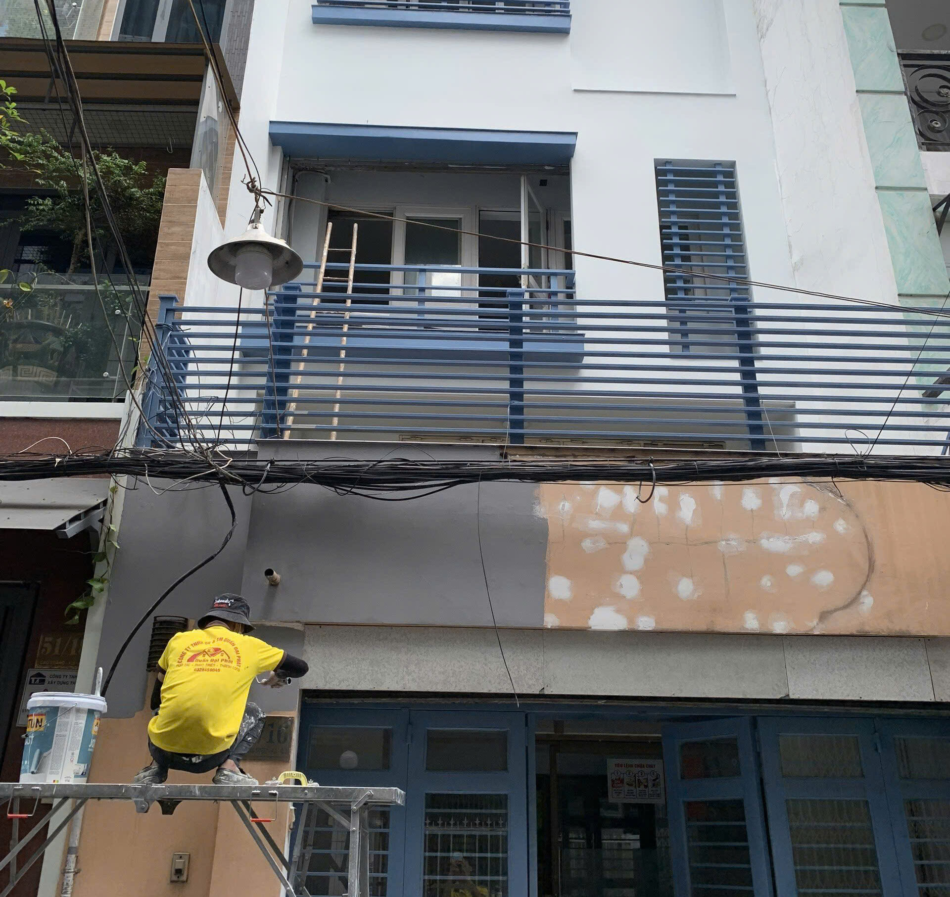 thi công sơn mặt tiền