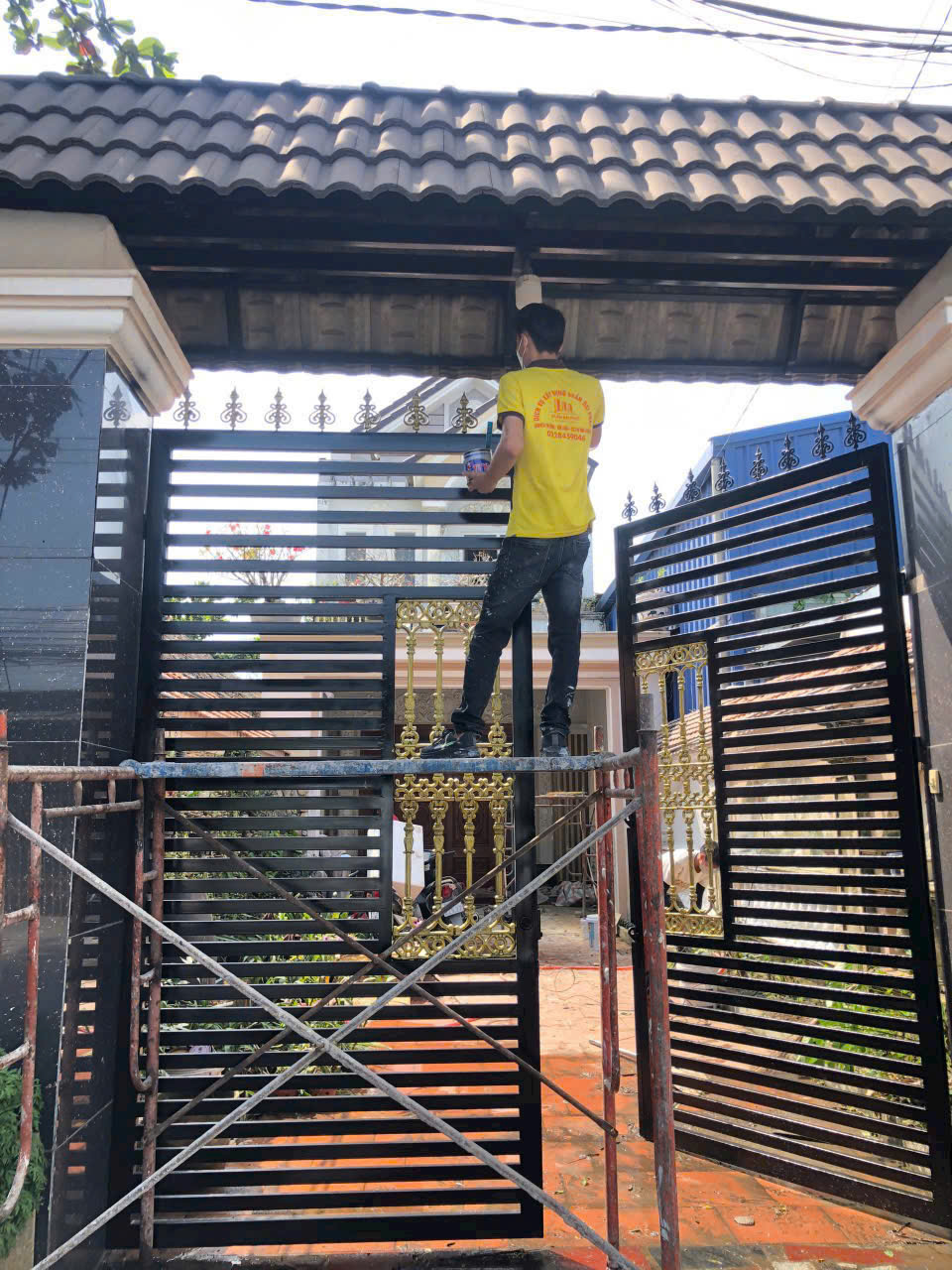 SƠN CỬA CỔNG 2 CÁNH