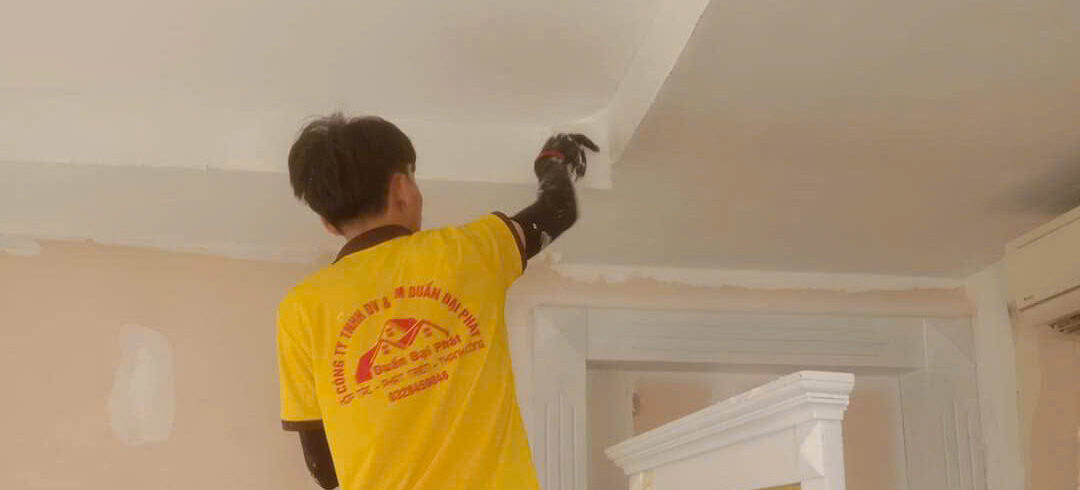 thợ dặm vá bê sơn tường