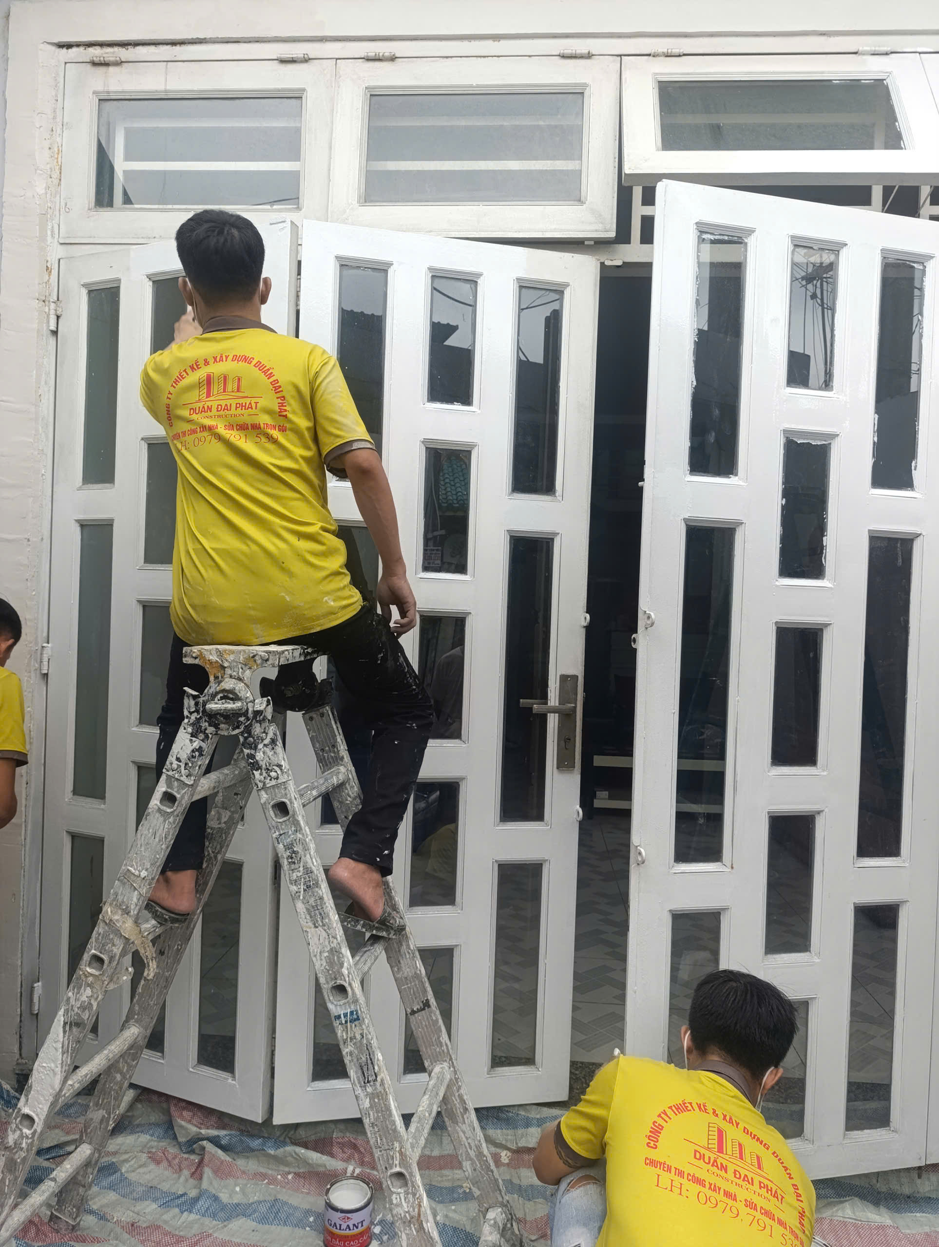 không chỉ thế d-home 24h còn nhận sơn lại cửa sắt tại hcm