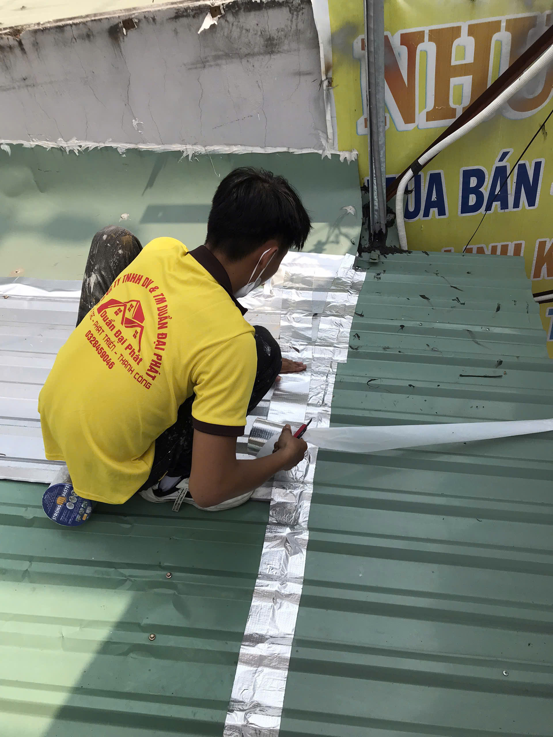 xử lý dột mái tôn xuống trần thạch cao bị thấm