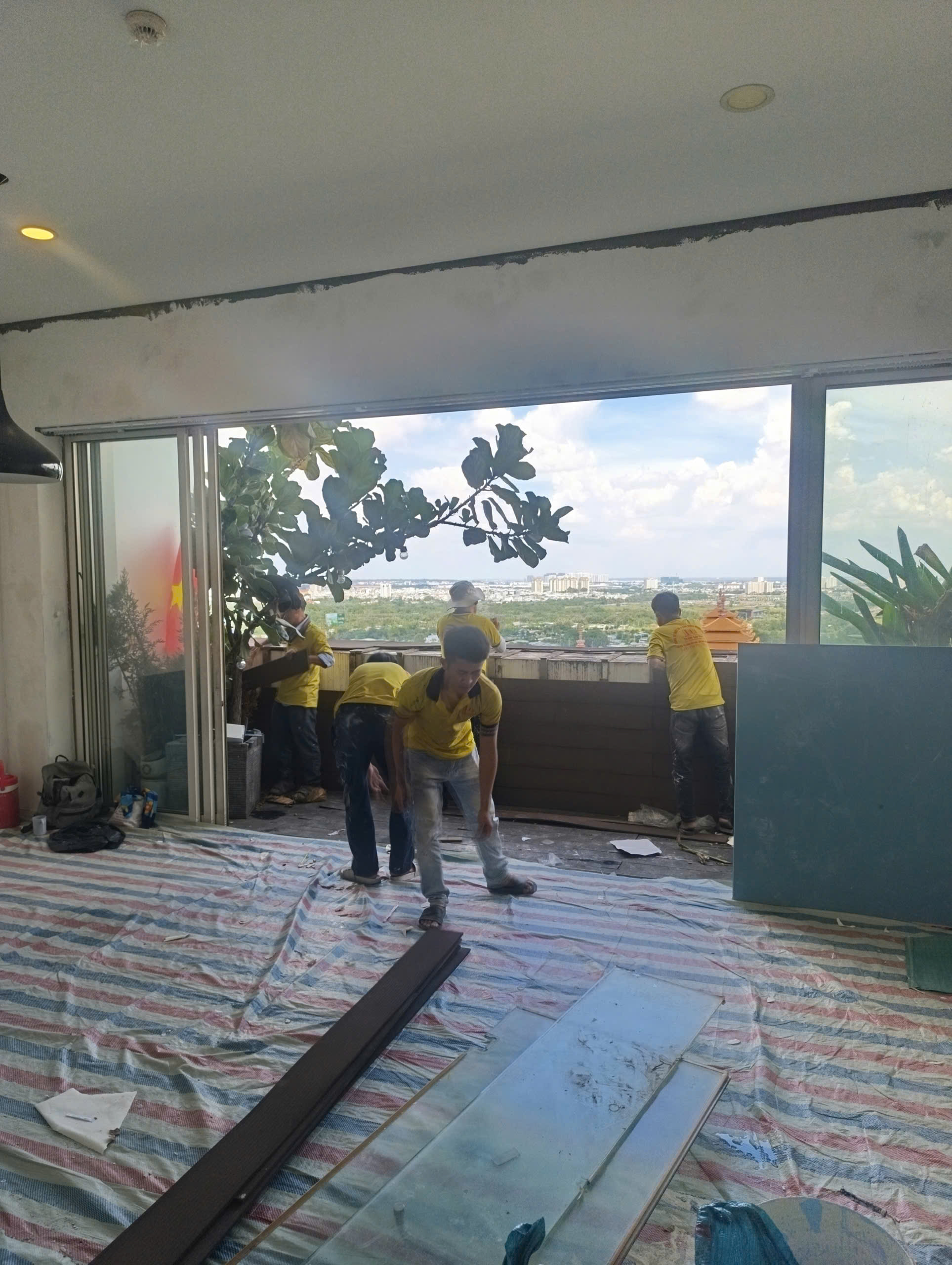 thợ d-home 24h tiến hành cải tạo chung cư stella quận 2