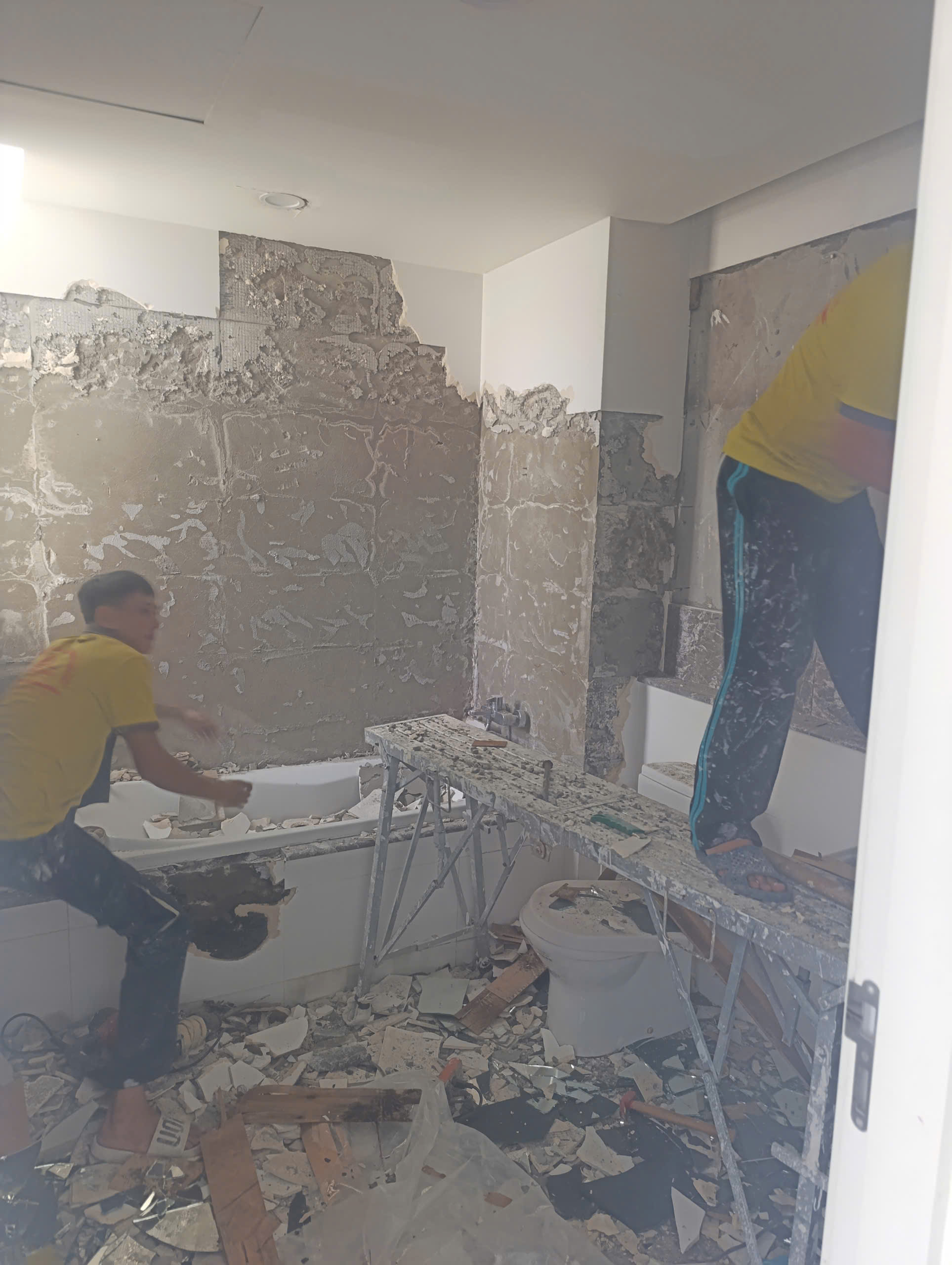 thợ d-home 24h đục phá cải tạo nhà vệ sinh cũ