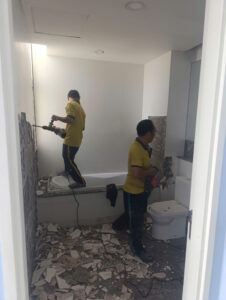 THỢ D-HOME 24H ĐỤC PHÁ CẢI TẠO NHÀ VỆ SINH CŨ