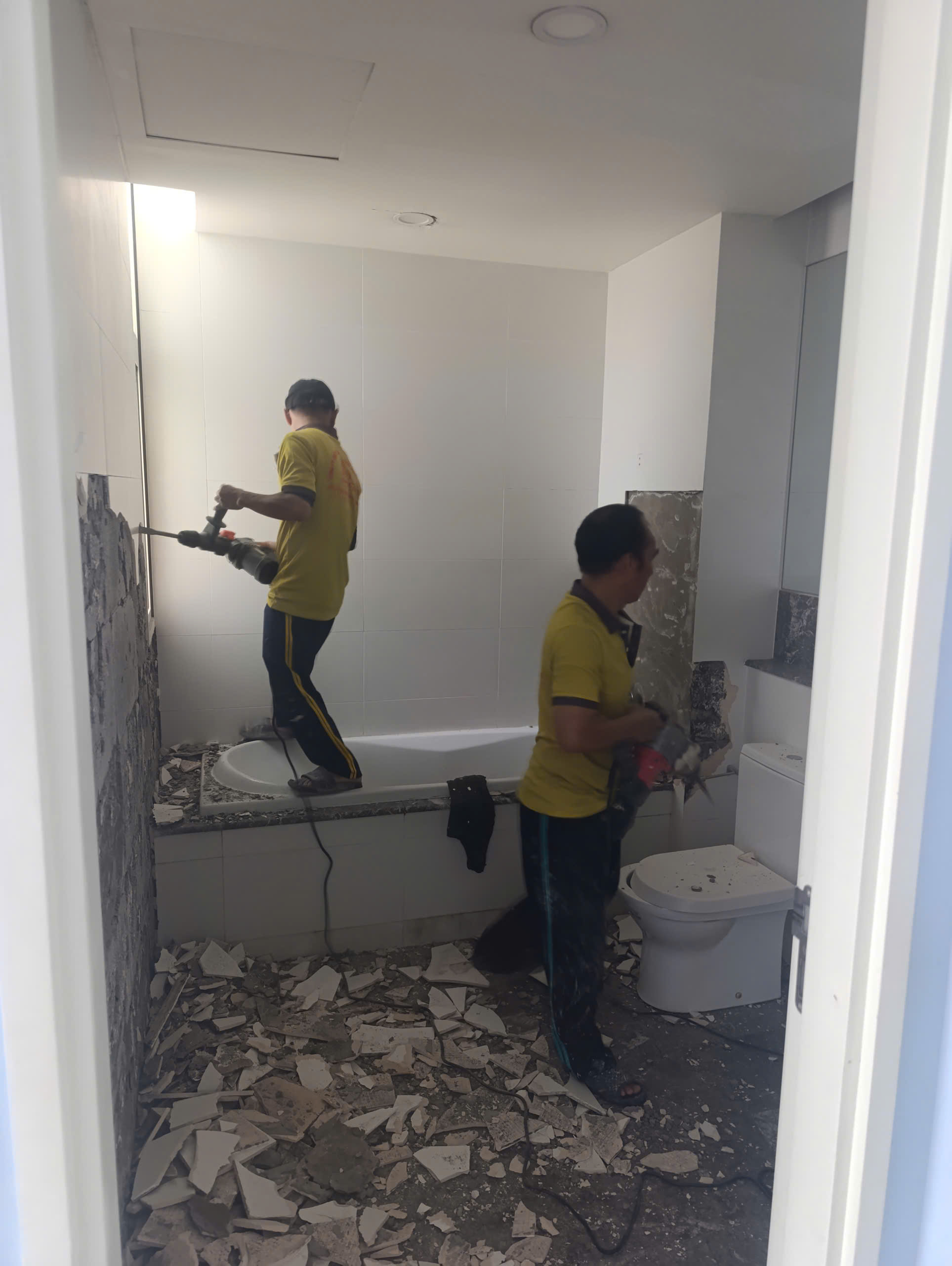 THỢ D-HOME 24H ĐỤC PHÁ