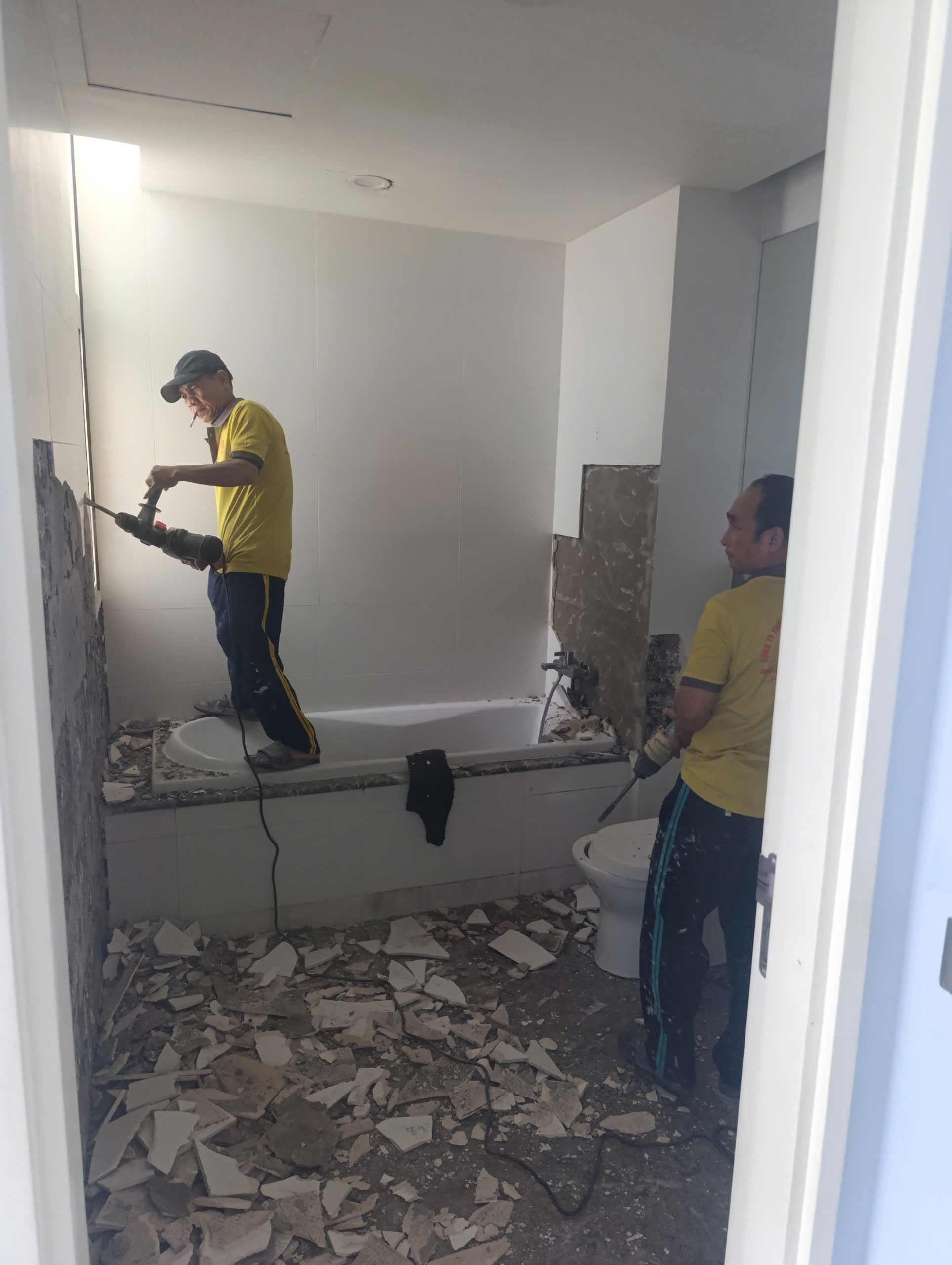 thợ d-home 24h đục phá nhà vệ sinh cũ chung cư cải tạo