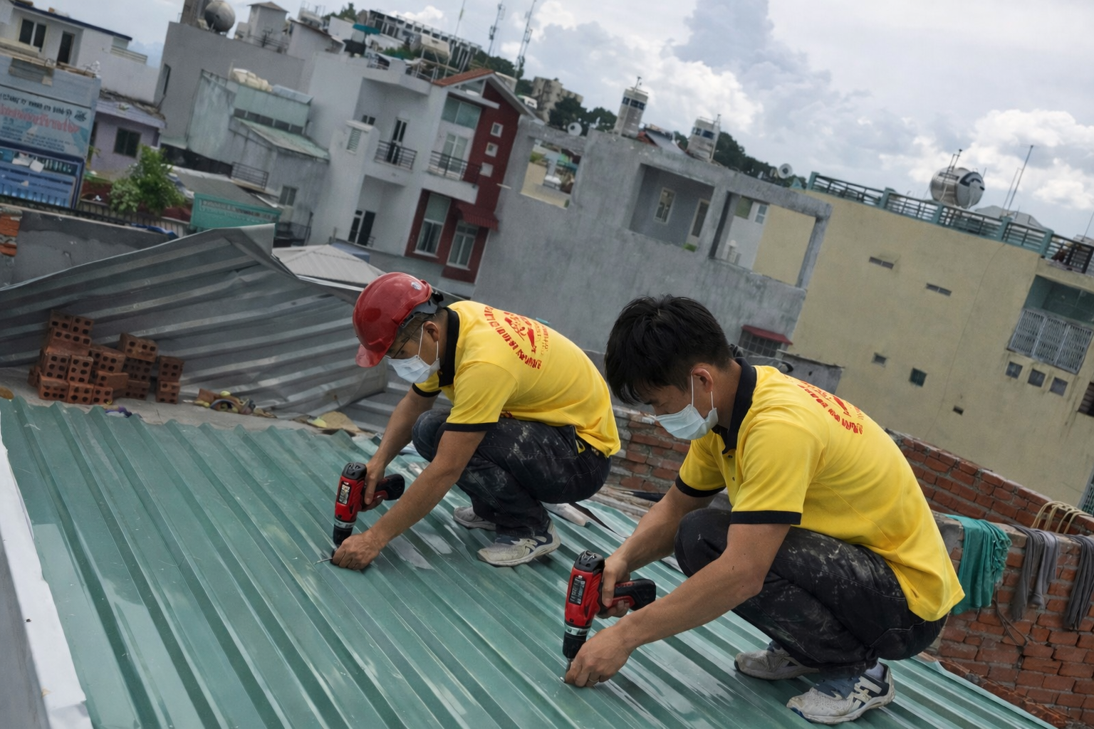 THỢ D-HOME 24H THI CÔNG MÁI TÔN CHO CÔ 7 BÌNH THẠNH