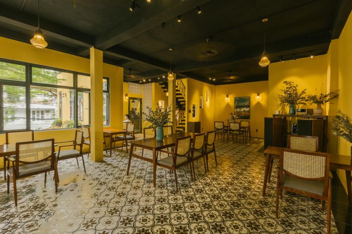 sơn điểm nhấn quán cà phê