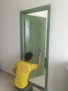 THỢ D-HOME 24H PHUN SƠN CỬA GỖ TẠI NHÀ