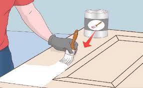 cách sơn trực tiếp lên bề mặt cửa gỗ