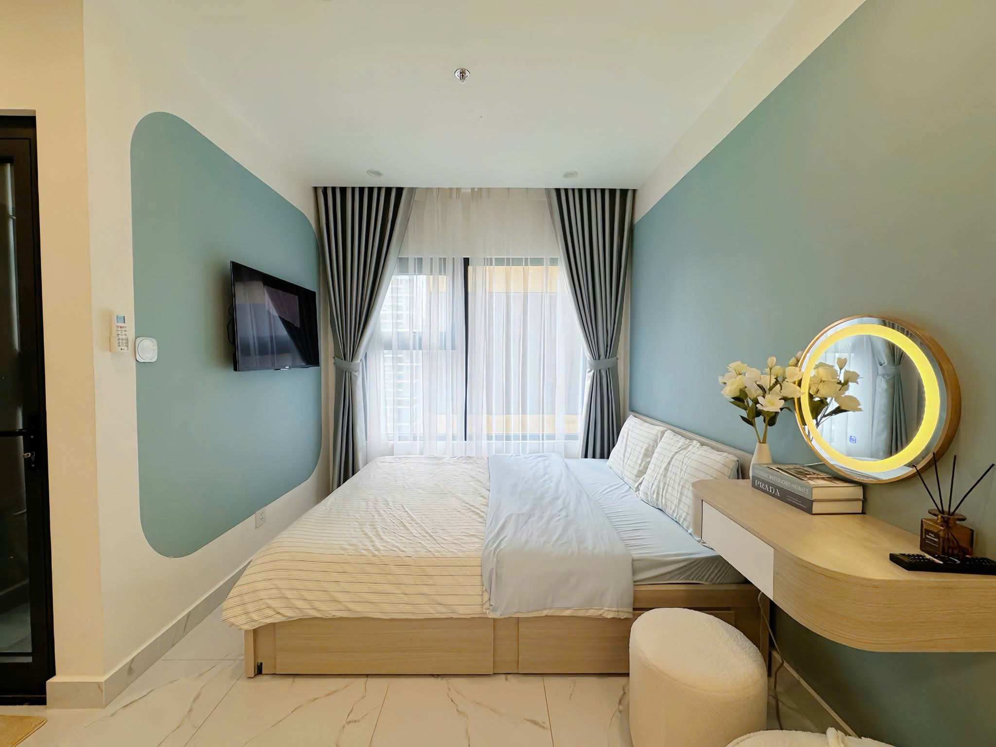 cải tạo phòng ngủ giá rẻ bên d-home 24h thi công