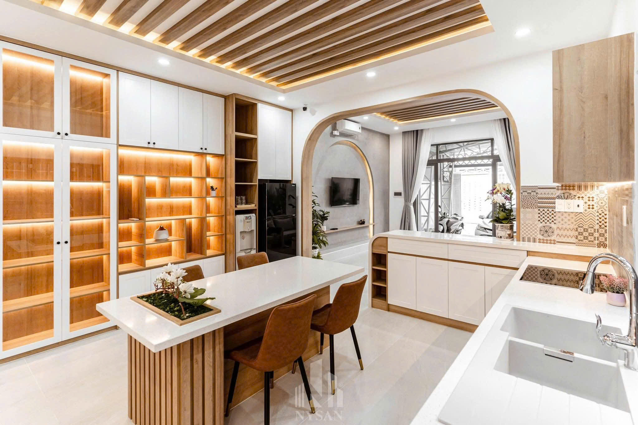 công năng phòng bếp được cơi nới rộng ra có diện tích ăn uống tại chỗ