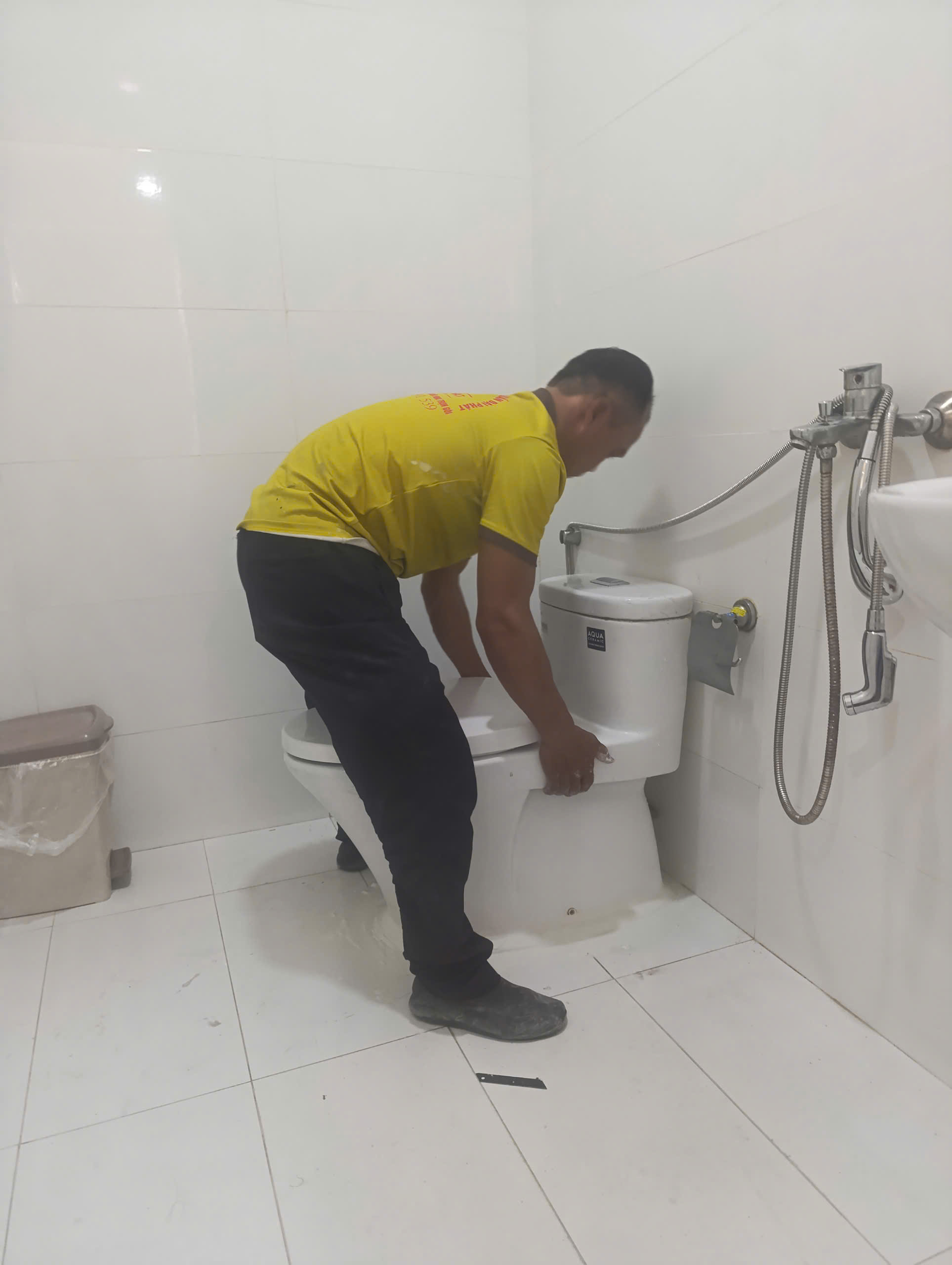 lắp đặt bồn cầu tại tphcm