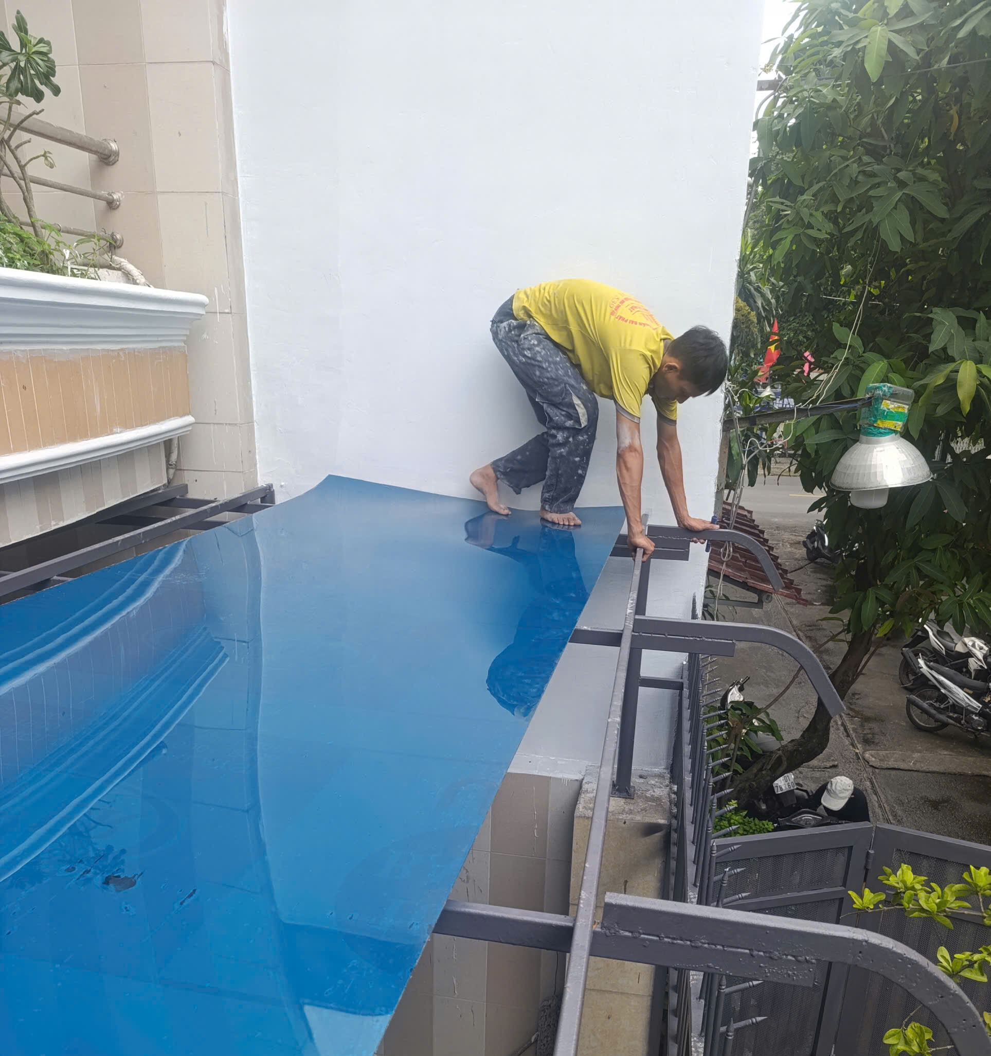 đặt mái hiên trước nhà